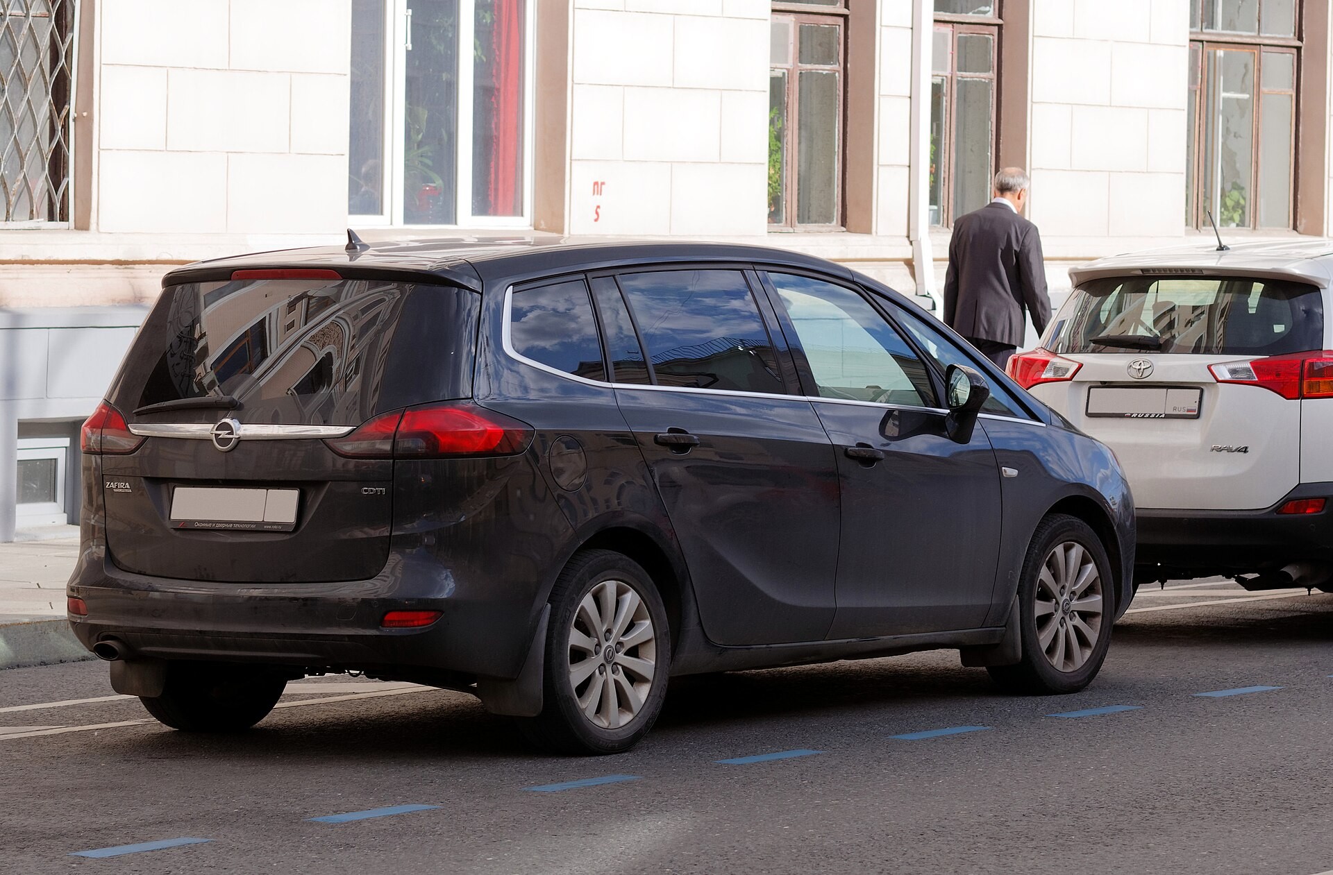 Opel Zafira с «лицом» концепта Ampera