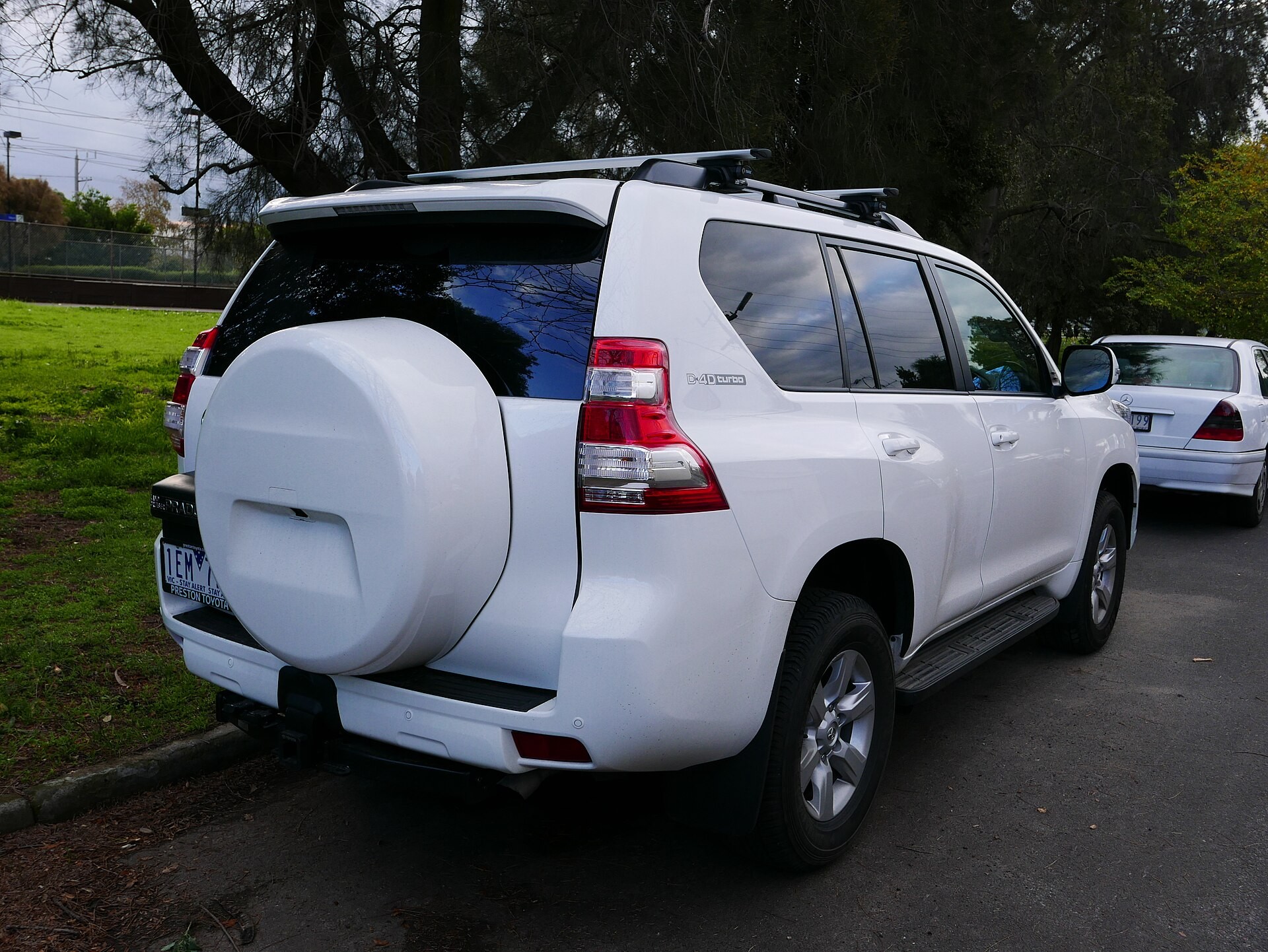 ​Toyota Land Cruiser Prado взял рекордную долю российских автопродаж в своем сегменте