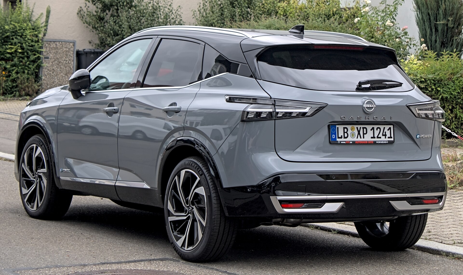 ​Все Nissan Qashqai 2017 г. в. укомплектованы системой «Эра-Глонасс», «Акулиьим плавником» и доступны к заказу