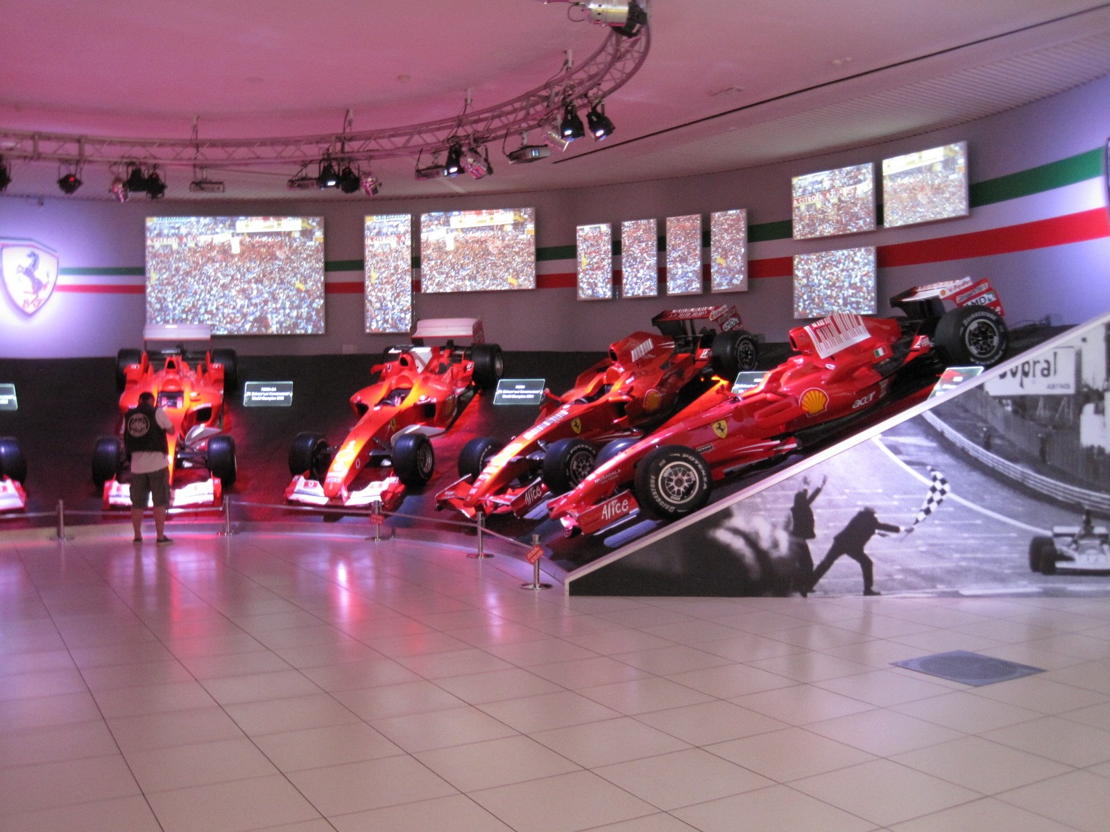 Компания Ferrari расширяет гарантии на свои подержанные авто